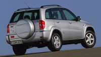 Toyota RAV 4 XA20 with mileage: bodywork is only intact on the outside and the bearings are afraid of the off-road
